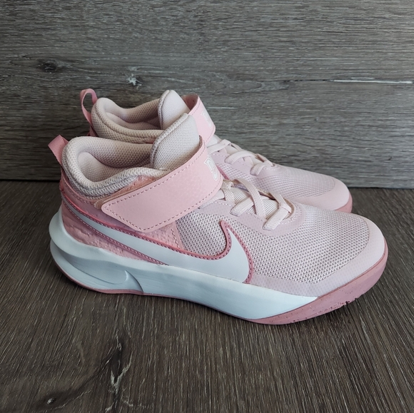 Nike Team Hustle D10 PS 'Pink Foam White' Basketball Shoe Size 1Y - Picture 1 of 10